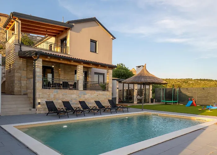 Aurana Zadarvillas *