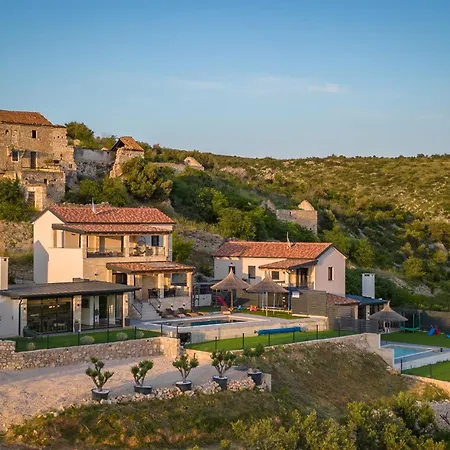 Aurana Zadarvillas *